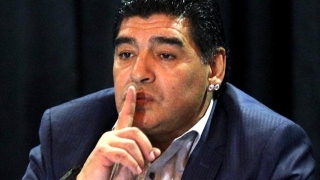 Maradona jurnalisti sillələdi
